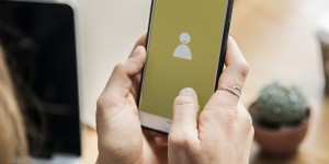 woman-using-smartphone-for-social-media